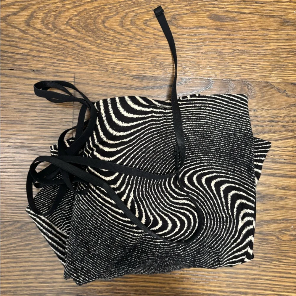 URBAN OUTFITTERS Camila Swirl Tie-Around Mini Skirt - Picture 4 of 6